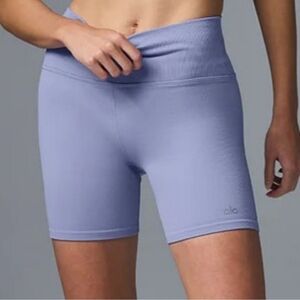 Alo 7" High Waist Biker Lavender Short